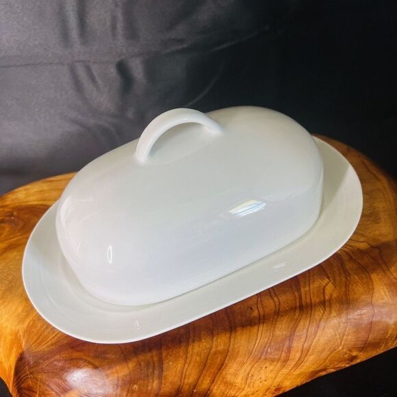 DELUXE Pier 1 Imports Large White Caviar or Butter Dish Domed wifh Handle - Picture 1 of 9